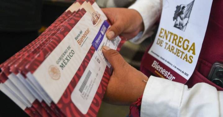 Inicia entrega de tarjetas de la Pensión Mujeres Bienestar para mujeres de 60 a 64 años