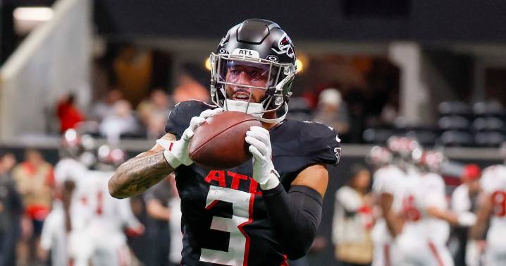 Falcons’ Jessie Bates III sleeping in hyperbaric chamber