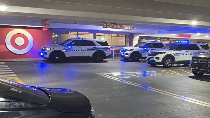 Teenager killed in shooting near Charlotte shopping center