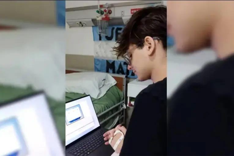 El nadador que sufrió grave accidente sigue su recuperación y retomó sus estudios