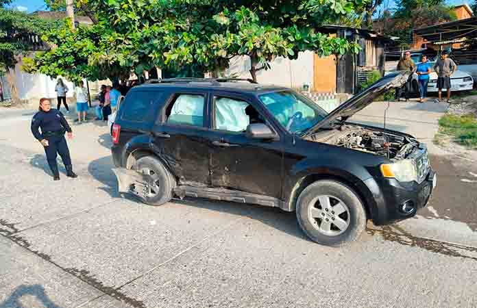 Accidente vehicular, deja dos lesionados