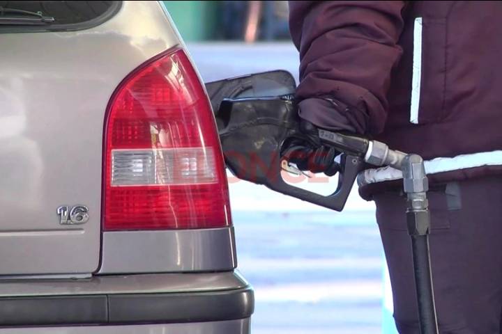 El Gobierno prorrogó hasta noviembre el aumento del impuesto a los combustibles