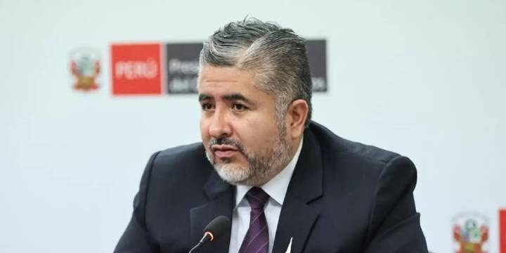 Permanencia de Fabricio Valencia tambalea: ¿quiénes firmaron la moción de censura contra el ministro de Cultura?