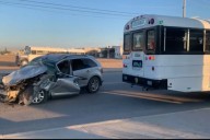Camión corta el paso a camioneta y provoca accidente en Talamás