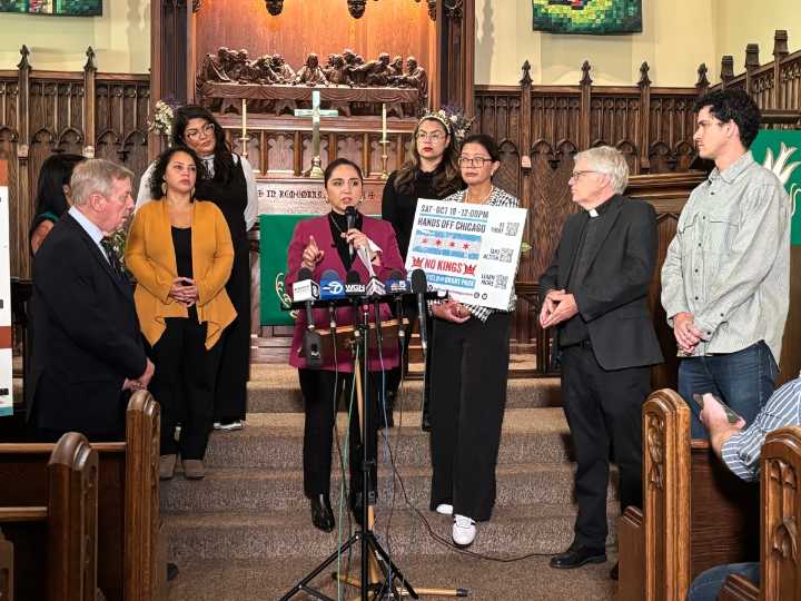Líderes cívicos y legisladores condenan redadas de ICE y uso de gas lacrimógeno en Albany Park