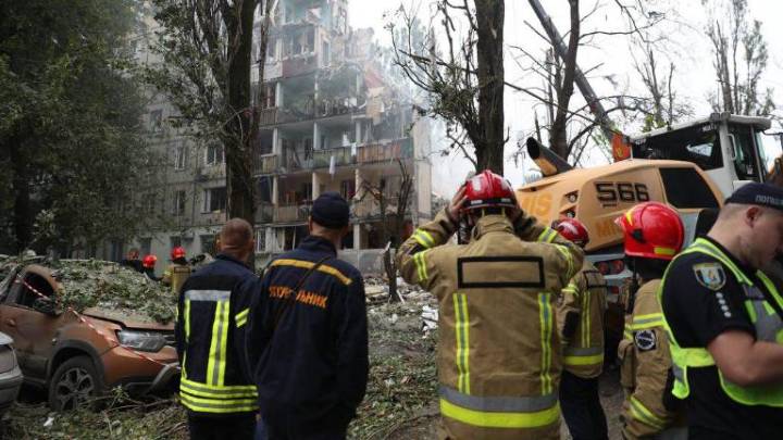 Rusia intensifica bombardeos en Ucrania; cortes eléctricos y víctimas en Kiev y Zaporiyia