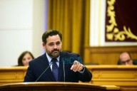 Núñez tacha a Page de «fraude» e «impostor» y le acusa de tener la región con los peores datos de pobreza