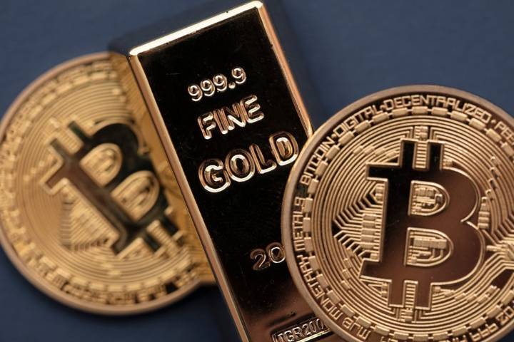 Oro supera los 4.200 $ mientras bitcoin se mantiene en soporte clave ante tensiones políticas