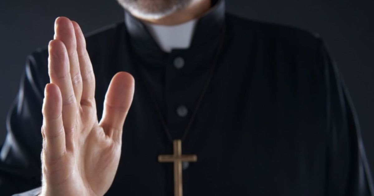 Estafas en Río Negro: la Iglesia alertó de un falso sacerdote que hackea cuentas de WhatsApp en el Alto Valle