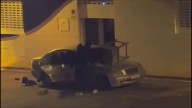 Así robaron tres encapuchados una caja fuerte y huyeron con ella sobre el capó del coche en San Pedro: “¡Ladrones!”