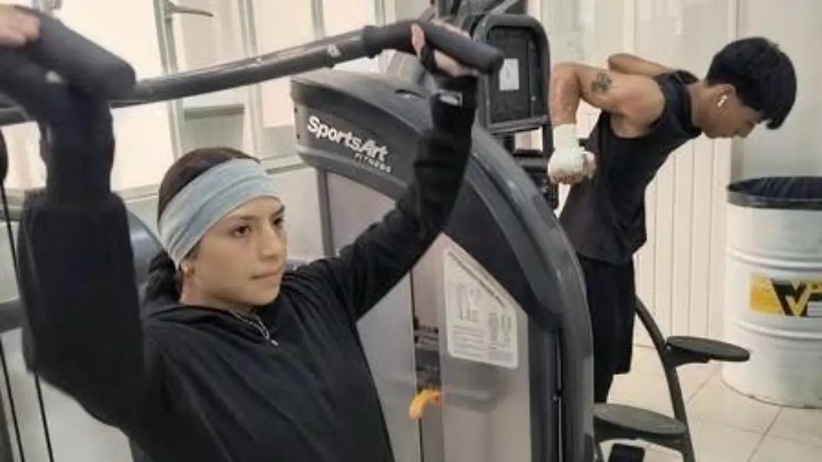 Boxeadores de Zongolica, Emily Xochicale y Diego Romo, pelearán como profesionales