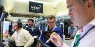 Semana financiera: el dólar oficial subió 7% contenido por la intervención del Tesoro en el mercado