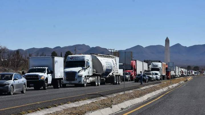 Denuncian robo a camiones carga en zonas de descanso de las carreteras de Chihuahua