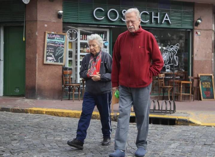 Jubilados: confirman el bono de $70.000 para octubre y el haber inicial roza los $400.000