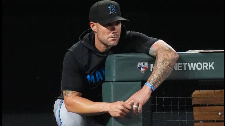 Texas Rangers hire Skip Schumaker as manager, signing former Marlins skipper to 4