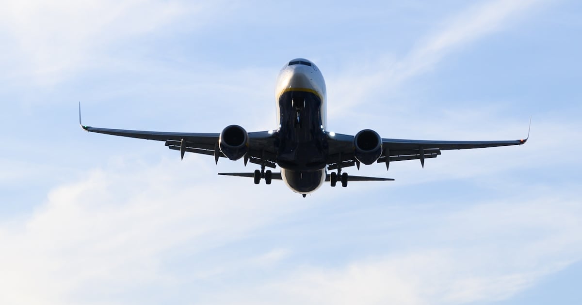 Passenger Jet Comes 6 Minutes From Disaster in 100 MPH Storm