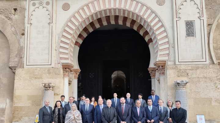Embajadores árabes en España se reúnen con el alcalde de Córdoba, el deán y empresarios