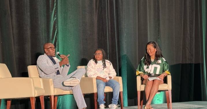 Former Packers star Donald Driver helps raise funds for Sharp Literacy and its STEAM education in Milwaukee