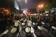 Ciudadanos se movilizan por las calles del Centro de Lima y se registran incidentes
