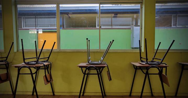 Desvinculados del sistema escolar bajan al mínimo desde que hay registro: 40.063 alumnos desertaron de 2024 a 2025