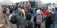 Fotos y videos del paro de transportistas HOY: caos y desesperación de usuarios por demoras y falta de unidades de transporte