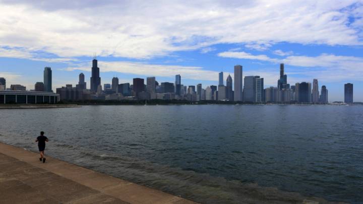 Chicago weather: Warm today ahead of cold front