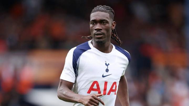 Tottenham Hotspur outcast leaves pitch on stretcher in worrying scenes on international duty