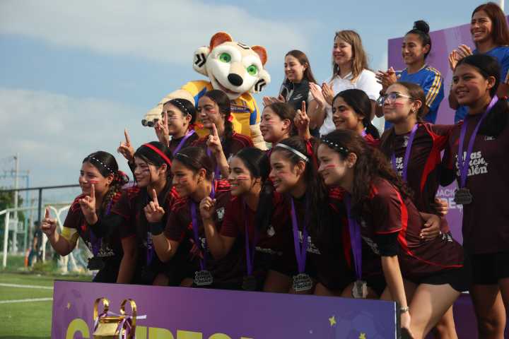 Club Tigres impulsa el fútbol femenil con 'Ellas Tienen el Balón'