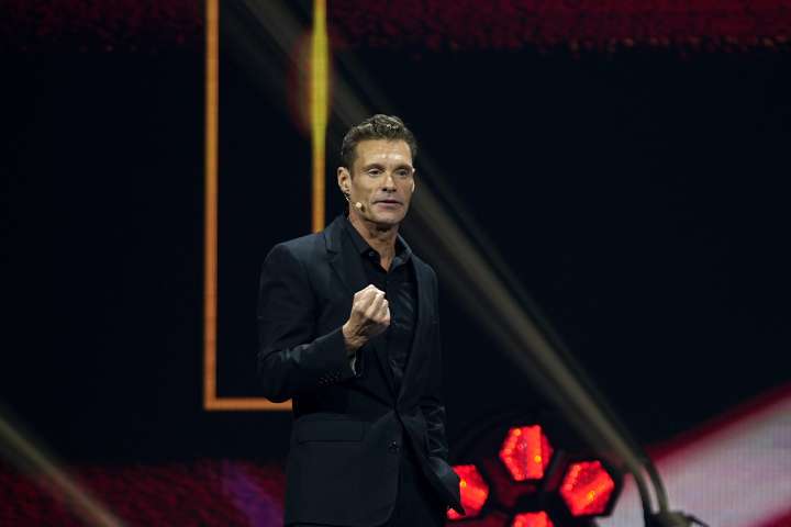 Ryan Seacrest Dad's Passes Away, Beloved Host is "Heartbroken"