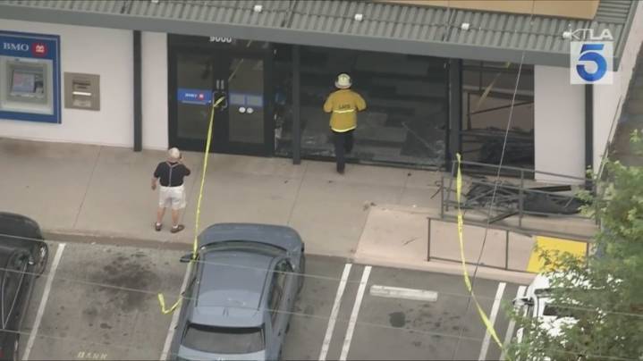 Car drives into front of Northridge bank