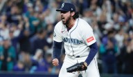 ¡Primer salvamento de Andrés Muñoz! Seattle gana y empata la serie ante Detroit