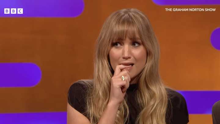 Jennifer Lawrence tells a strange story about feeding Robert Pattinson from her trash