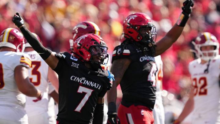 Cincinnati Bearcats hand No. 14 Iowa State Cyclones 1st loss