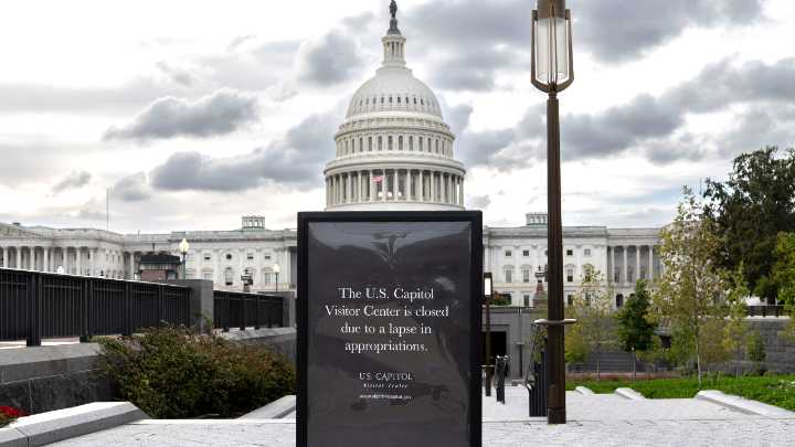 Business groups urge senators to pass clean funding bill to reopen federal government