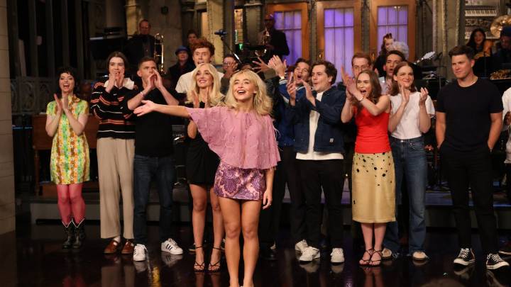 Sabrina Carpenter brings a ‘Domingo’ reprise and curses (twice) on ‘SNL’ in hosting debut