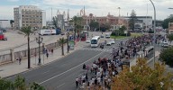 Manifestación de estudiantes contra el bullying en Cádiz: "Fuera el acoso de nuestras aulas"