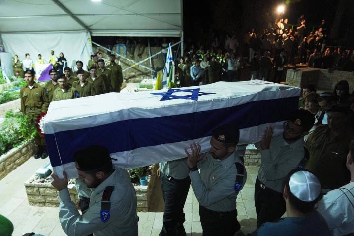 Just-released hostage attends funeral of fellow soldier, whose body was among few returned from Gaza – Winnipeg Free Press