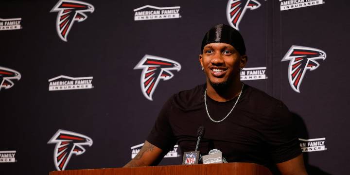Falcons QB Penix is limited with knee injury and plans to start against Miami. Cousins is on standby