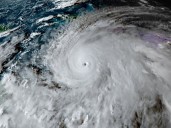 Huracán Melissa: a punto de tocar tierra con vientos catastróficos, el ciclón ya dejó tres muertos en Jamaica y podría afectar a 1,5 millón de personas