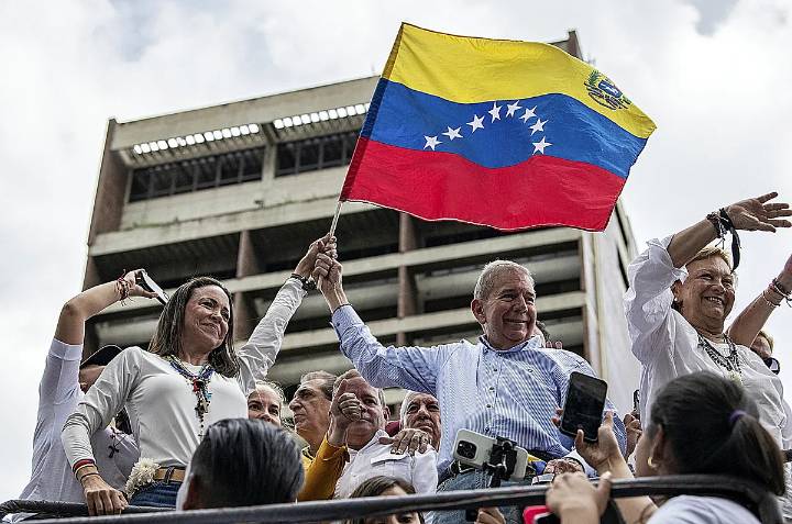 María Corina Machado, minutos después de ganar el Nobel de la Paz: "Necesito que alguien me dé un abrazo"