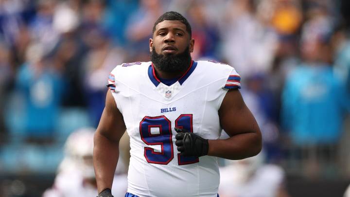 Ed Oliver out with biceps injury, Bills lead Panthers 19