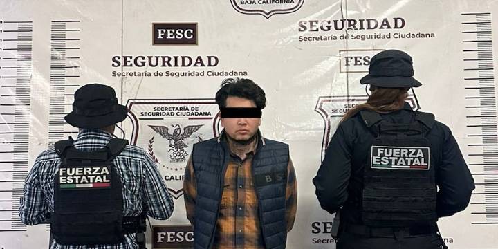 Capturan en Baja California a Andrew “N”, hombre norteamericano buscado por tráfico de armas en EEUU