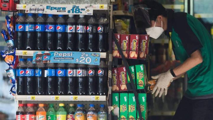 Claudia Sheinbaum anuncia acuerdo para reducir azúcares en refrescos