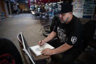 Con lápiz y una lata de pintura, Tom Demente deja huella en Tijuana desde hace 35 años