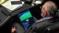 Captan a Adán Augusto López Viendo el Futbol Durante Comparecencia del Secretario de Hacienda