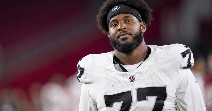 Browns sign tackle to practice squad