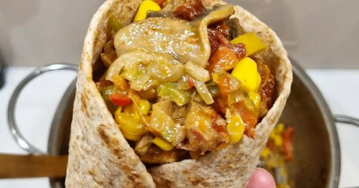 Tacos integrales con verduras, hongos y cerdo: fáciles, deliciosos y rendidores