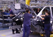 Los 70.000 despidos en el automóvil alemán ponen en alerta a las empresas de Euskadi