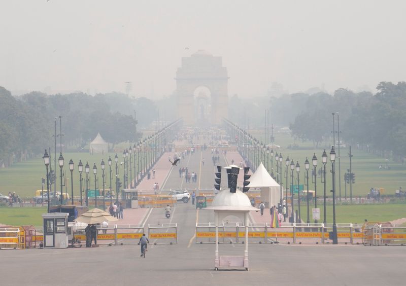 Day after Diwali, Delhi records worst air quality in 5 years