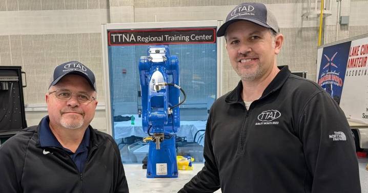 Hi, Tech!: Showcase at Center introduces community to cutting